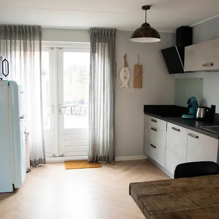 Holiday home De Strandjutter Katwijk aan Zee